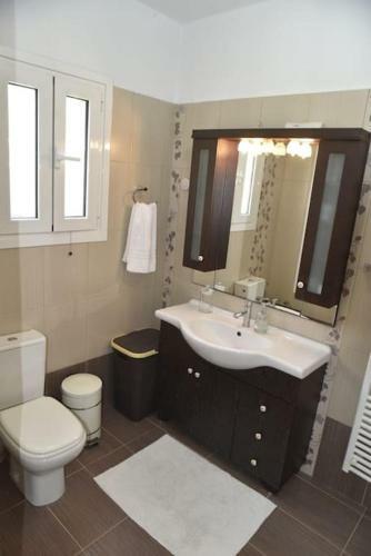 Vianas 3bd Apartment, Near Corfu Town