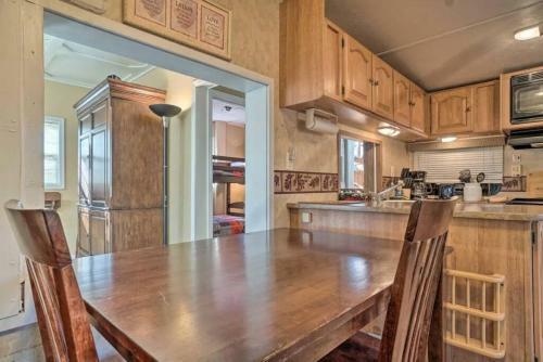 Rustic Cleveland Escape With 5 Star Resort Amenities