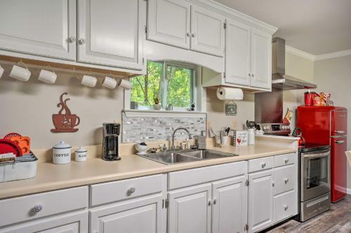 Rock Spring Hideaway With Large Yard And Grill!