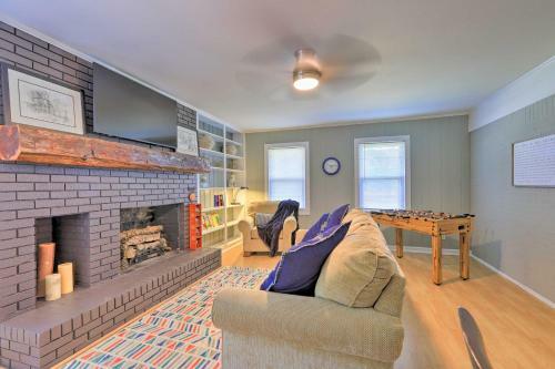 Cozy Jonesboro Abode With Yard - 18 Mi To Dtwn!