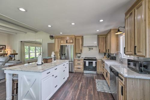 Idyllic Stockbridge Escape With Grill And Views!