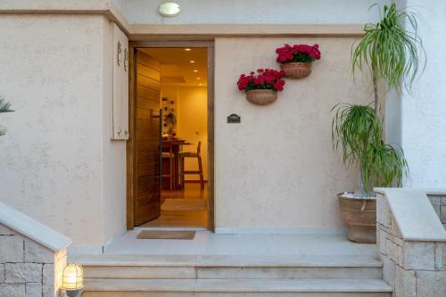 Green Acre Villa
