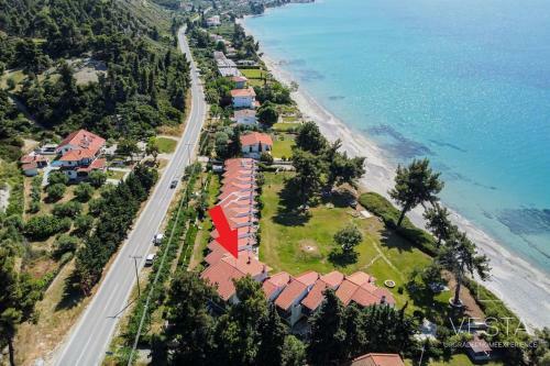 Aqua Blue, Beachfront 3-bdrm Maisonette
