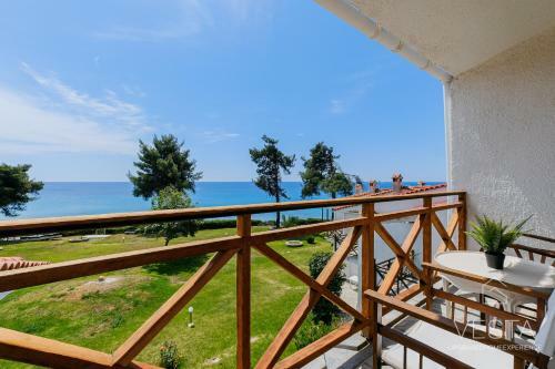 Aqua Blue, Beachfront 3-bdrm Maisonette