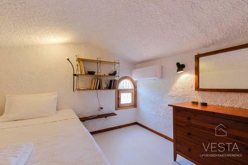 Aqua Blue, Beachfront 3-bdrm Maisonette