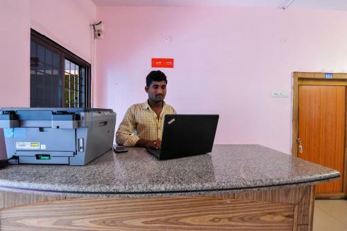 Oyo Flagship 23477 Hotel Orange