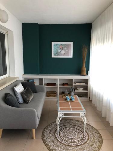 Beautiful Unique Spacious Apartment 30m To Beach