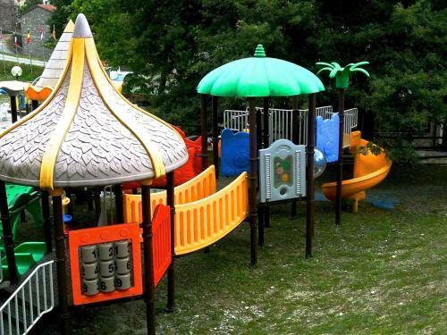 Cosy Mobile Home In Toscana With Shared Pool
