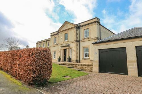 40 Bowmont Court