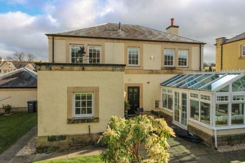 40 Bowmont Court