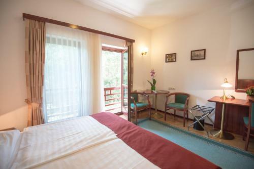 Szarvask�t Hotel