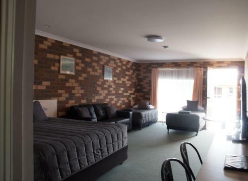 Highway Inn Motel