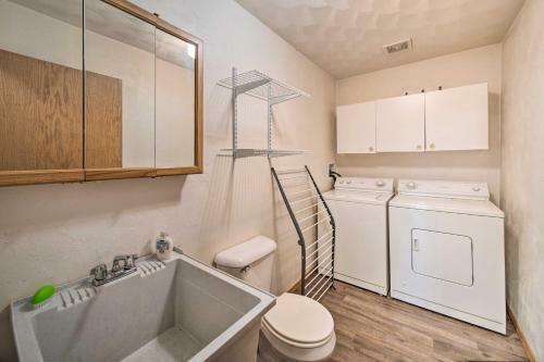 Dubuque Apartment With Deck Less Than 1 Mi To Downtown!
