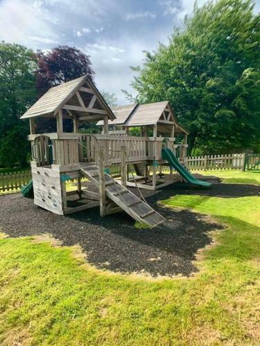 Relaxing 2-bedroom Holiday Lodge In Cornwall