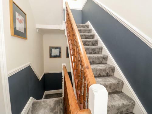 2 Herkomer Road
