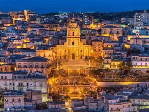 Spacious Apartment In Modica With Shared Pool