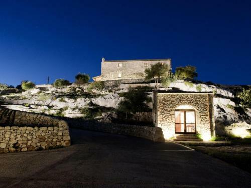 Majestic Holiday Home In Modica With Shared Pool