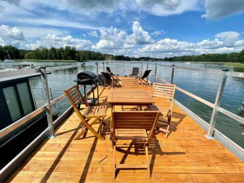 Goltgo Houseboat Hausboot Tajty