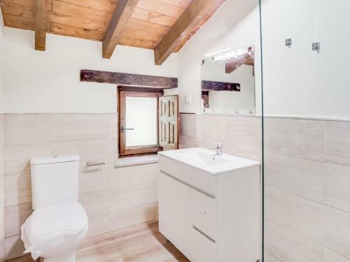 Rustic Holiday Home In Merilla With Valley View