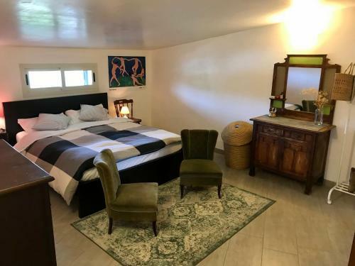 Noto, One Cozy Bedroom With Private Bathroom
