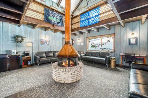 Snow Chasers Lodge - Room 3