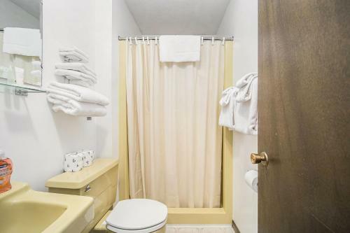 Snow Chasers Lodge - Room 3