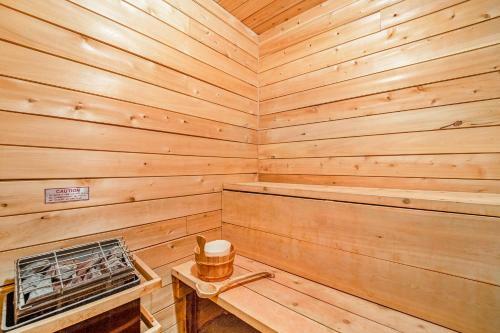Snow Chasers Lodge - Room 4
