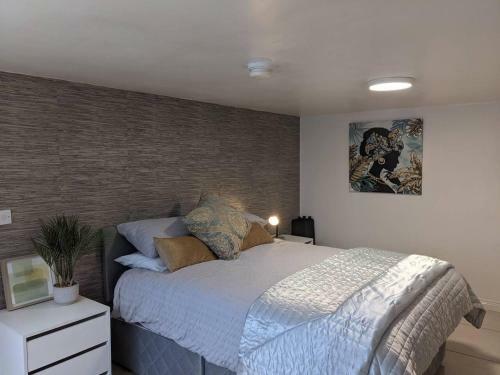 Impeccable 2-bed House In Newry