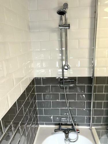 Superb 4 Bed City Apartment With On-site Parking
