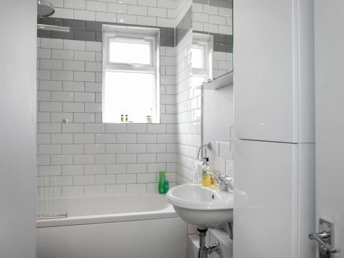 Pass The Keys Beautiful 2 Bed Home In Nottingham With Free Parking