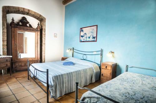 Hostal Castel D?arno Guest House