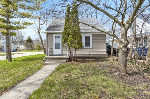 Perfect Getaway 2 Bedroom East Lansing Home With Garage
