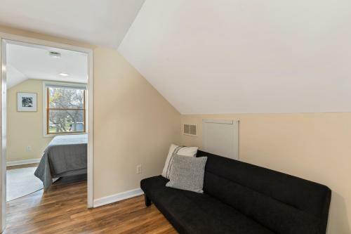 Perfect Getaway 2 Bedroom East Lansing Home With Garage