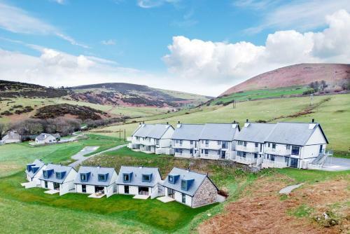 2 Bed Penthouse Apartment - 10 Plas