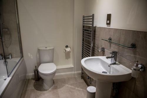 2 Bed Penthouse Apartment - 10 Plas