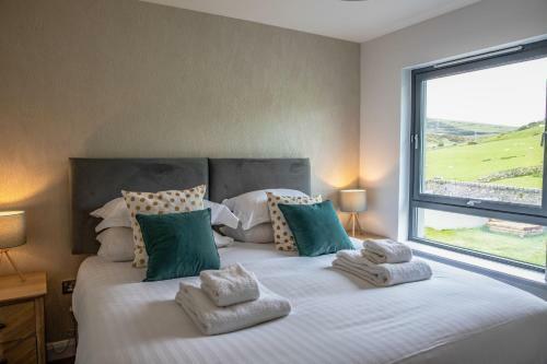 2 Bed Penthouse Apartment - 10 Plas