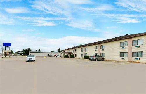 Oyo Hotel Pipestone Mn, Canterbury Park
