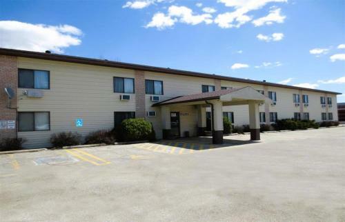 Oyo Hotel Pipestone Mn, Canterbury Park
