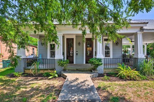 Pet-friendly House, Walk To The Beach And Dtwn!