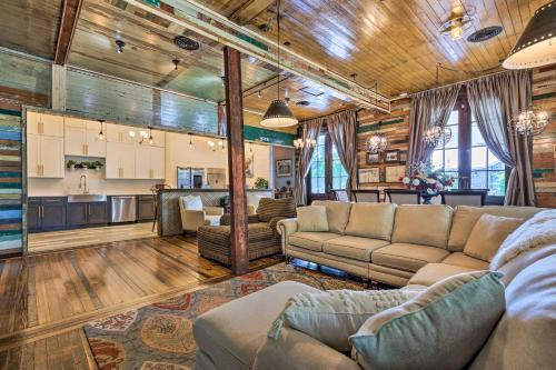 Pet-friendly House, Walk To The Beach And Dtwn!
