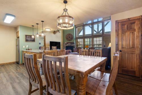 Fox Hollow Family Lodge