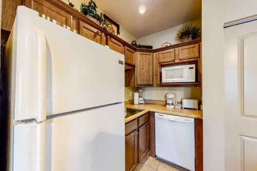 Thousand Hills Condo