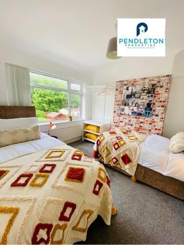 Stylish 4 Bed Property In Liverpool