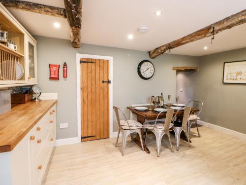 17 Millgate