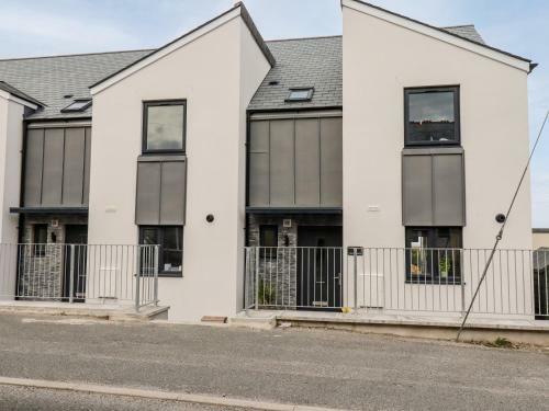 1 Silver Birch Gardens