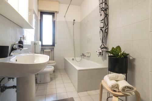 Apartamento In Centro - Vicino Al Mare - Balcone - Wi Fi