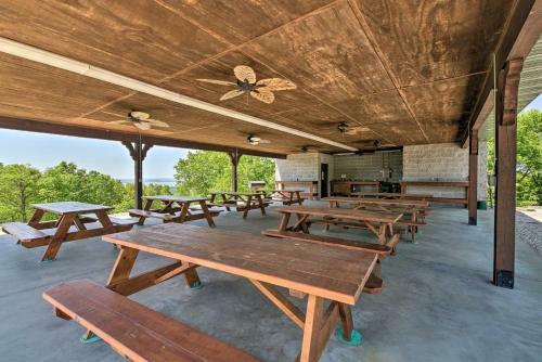 Apartamento Table Rock Lake Retreat With Large Deck And Pool!