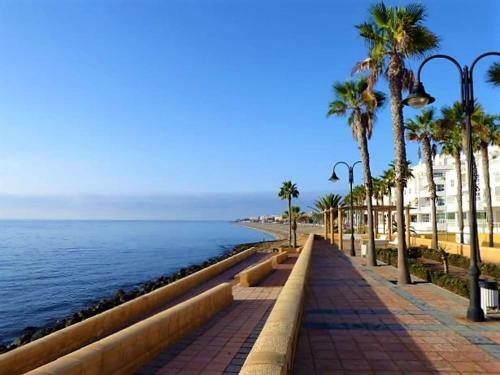 Charming Apartment In Roquetas De Mar With Shared Pool