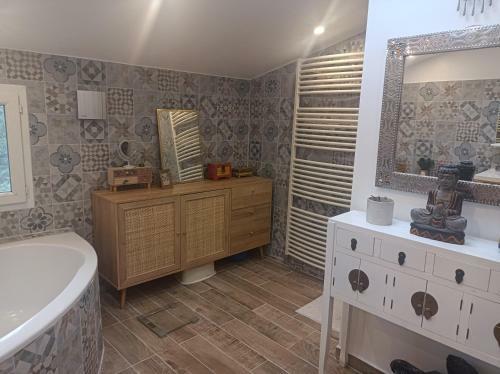Villa Proven�ale Piscine Au C?ur de La Pin�de