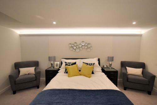 3 Grove Mews